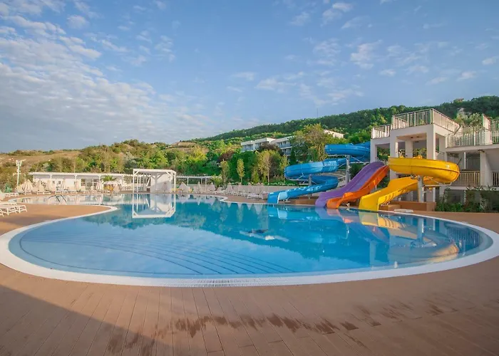 Отель White Lagoon 4*