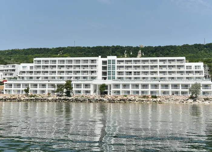 Отель White Lagoon 4*