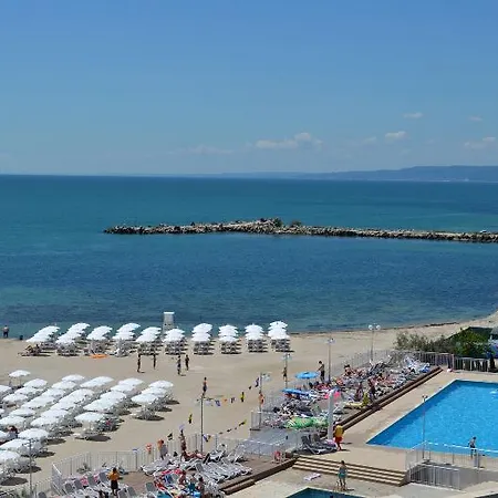 White Lagoon فندق كافارنا