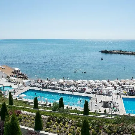 White Lagoon 4*