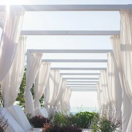 White Lagoon 4*