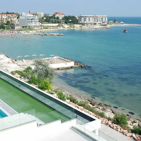 White Lagoon فندق كافارنا